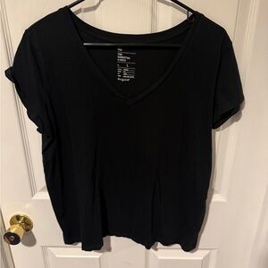 GAP Women's Black Essential V-Neck Tee